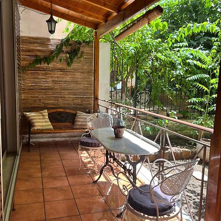 Quiet Apartment With Garden View In Kolonaki Атина Екстериор снимка