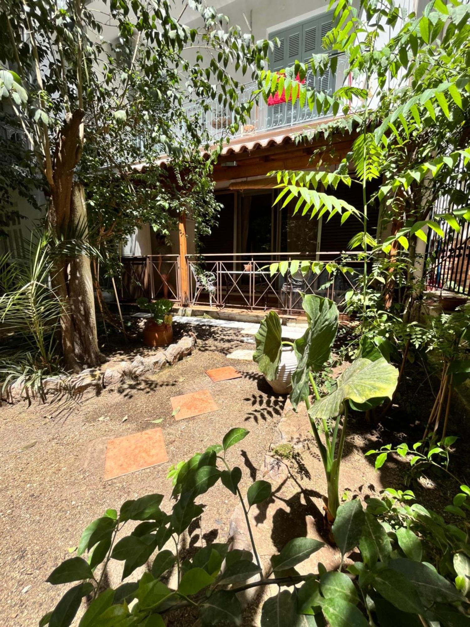 Quiet Apartment With Garden View In Kolonaki Атина Екстериор снимка