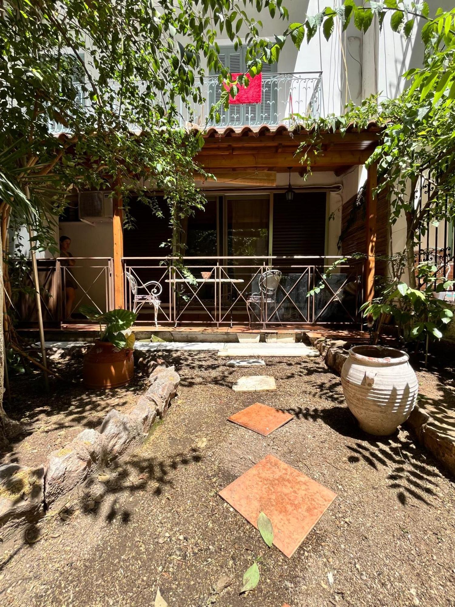Quiet Apartment With Garden View In Kolonaki Атина Екстериор снимка