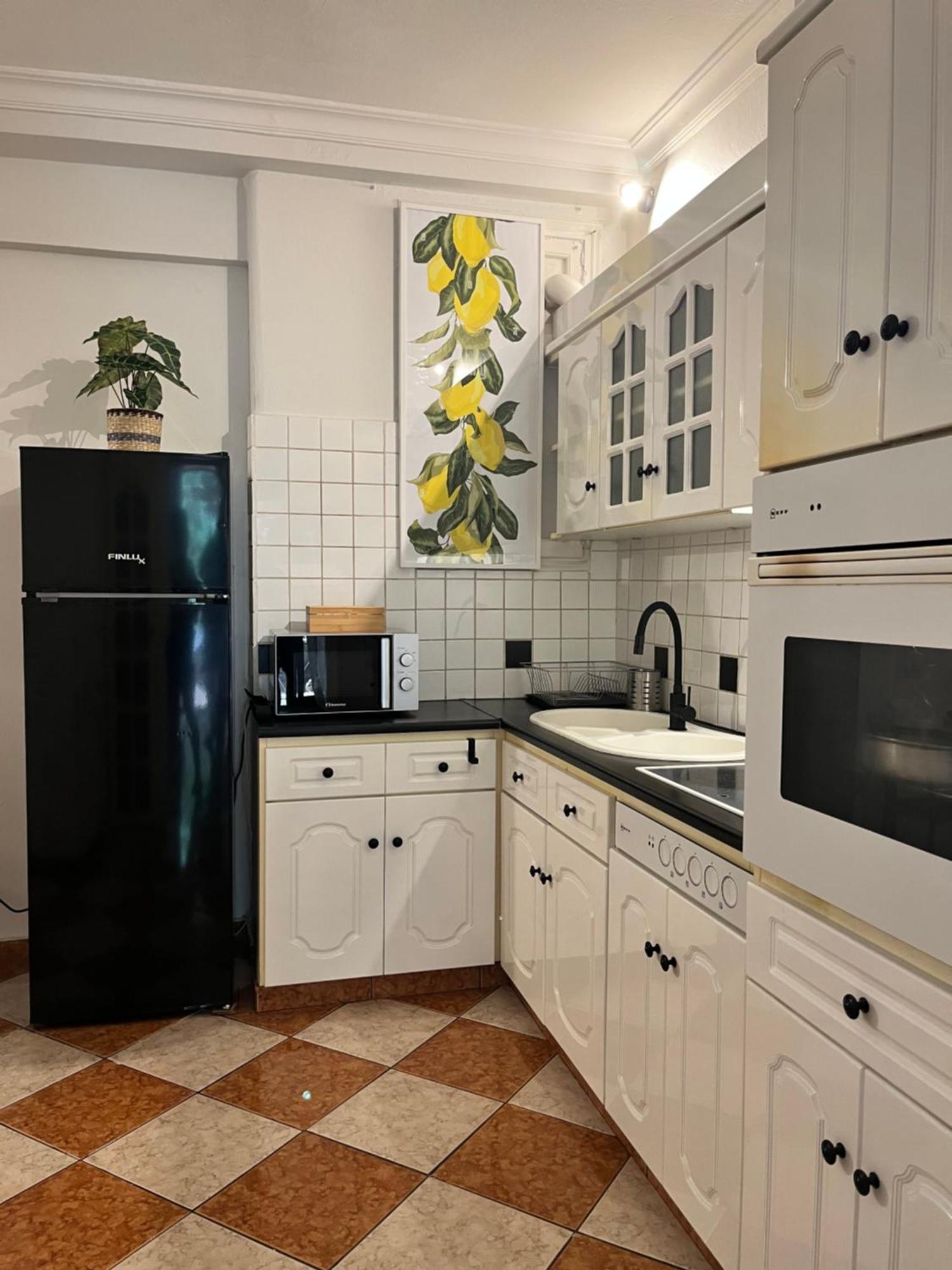 Quiet Apartment With Garden View In Kolonaki Атина Екстериор снимка